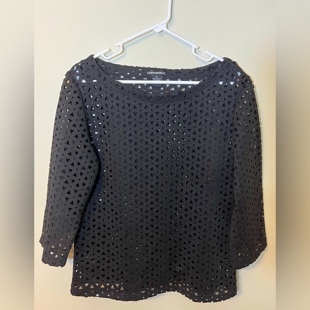 Lauren Michelle Women’s Black Cut Out Top! Size XL.